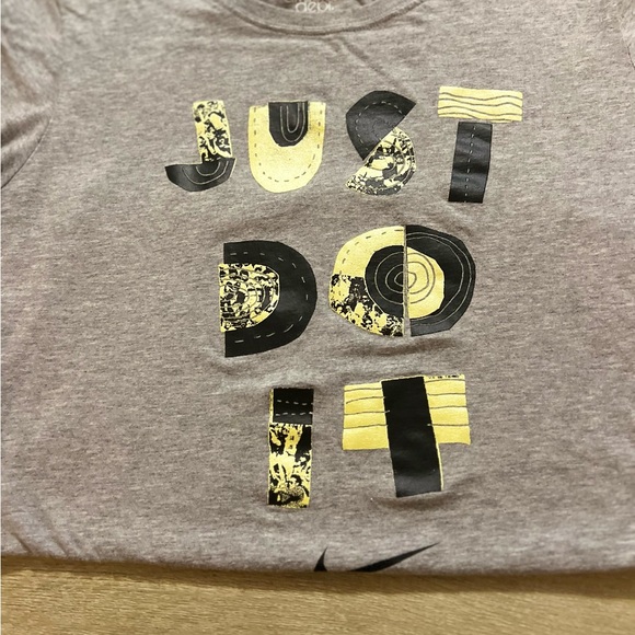 Nike Tops - Women’s Nike T-shirt Large